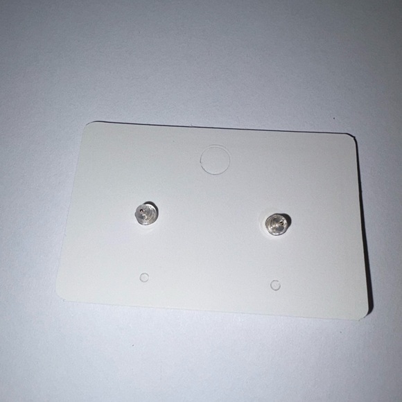 NEW! Adorable Gold Bow Earrings - Picture 2 of 2